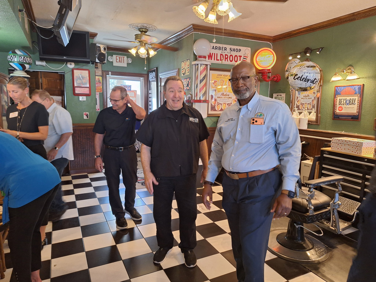 Tim's Barber Shop 000003596